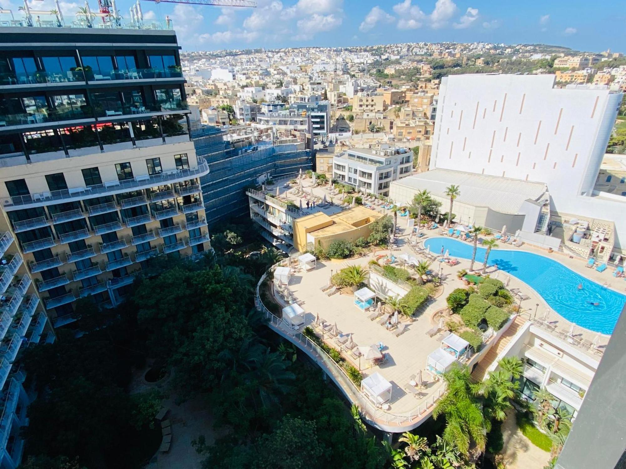 Intercontinental Malta By Ihg Hotel St. Julian's Exterior foto The hotel's pool area