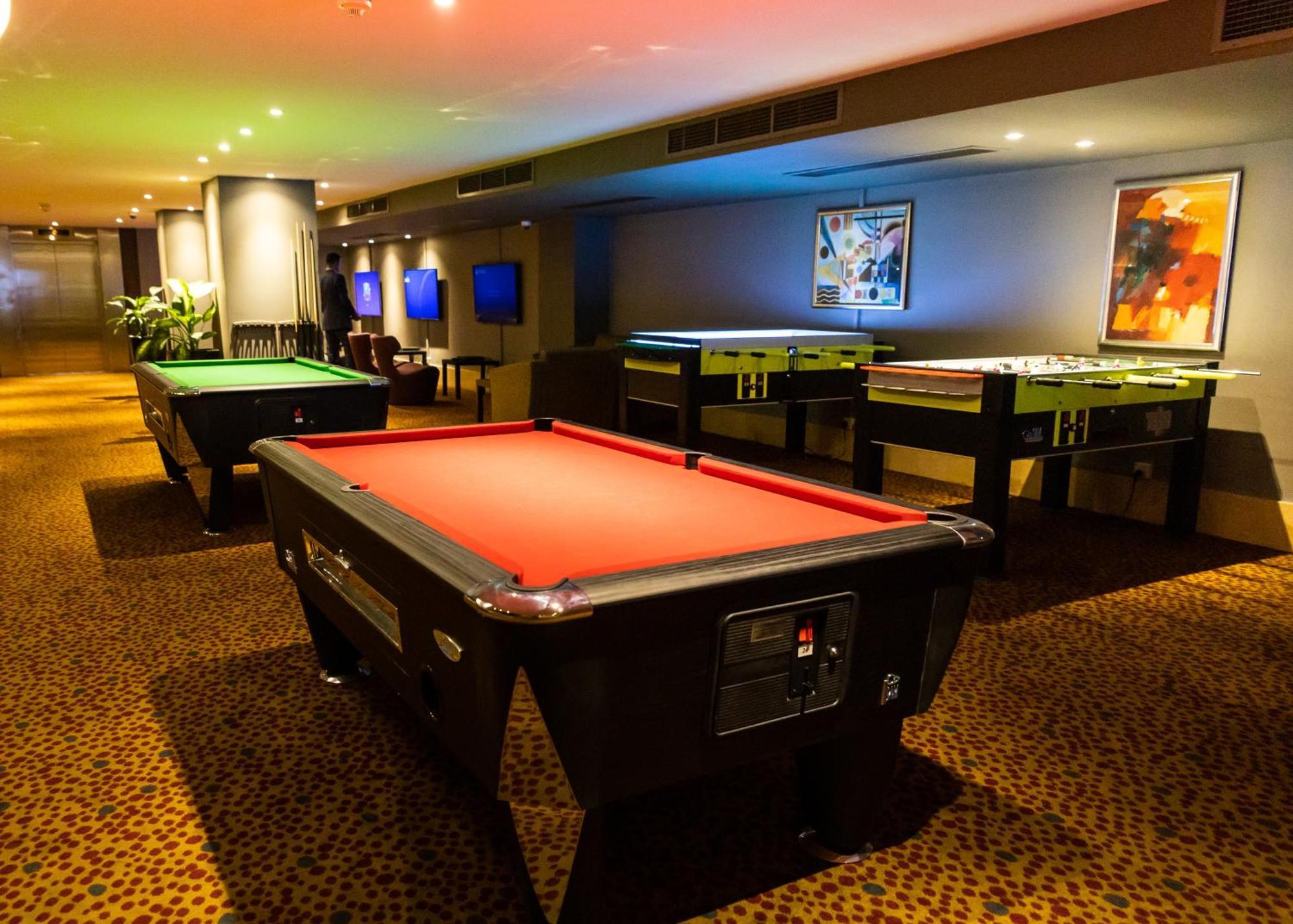 Intercontinental Malta By Ihg Hotel St. Julian's Exterior foto Pool tables at the hotel